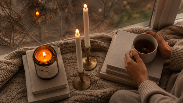 Handgjorda doftljus i ett mysigt hem – varm höststämning och slow living med Moony Flames.