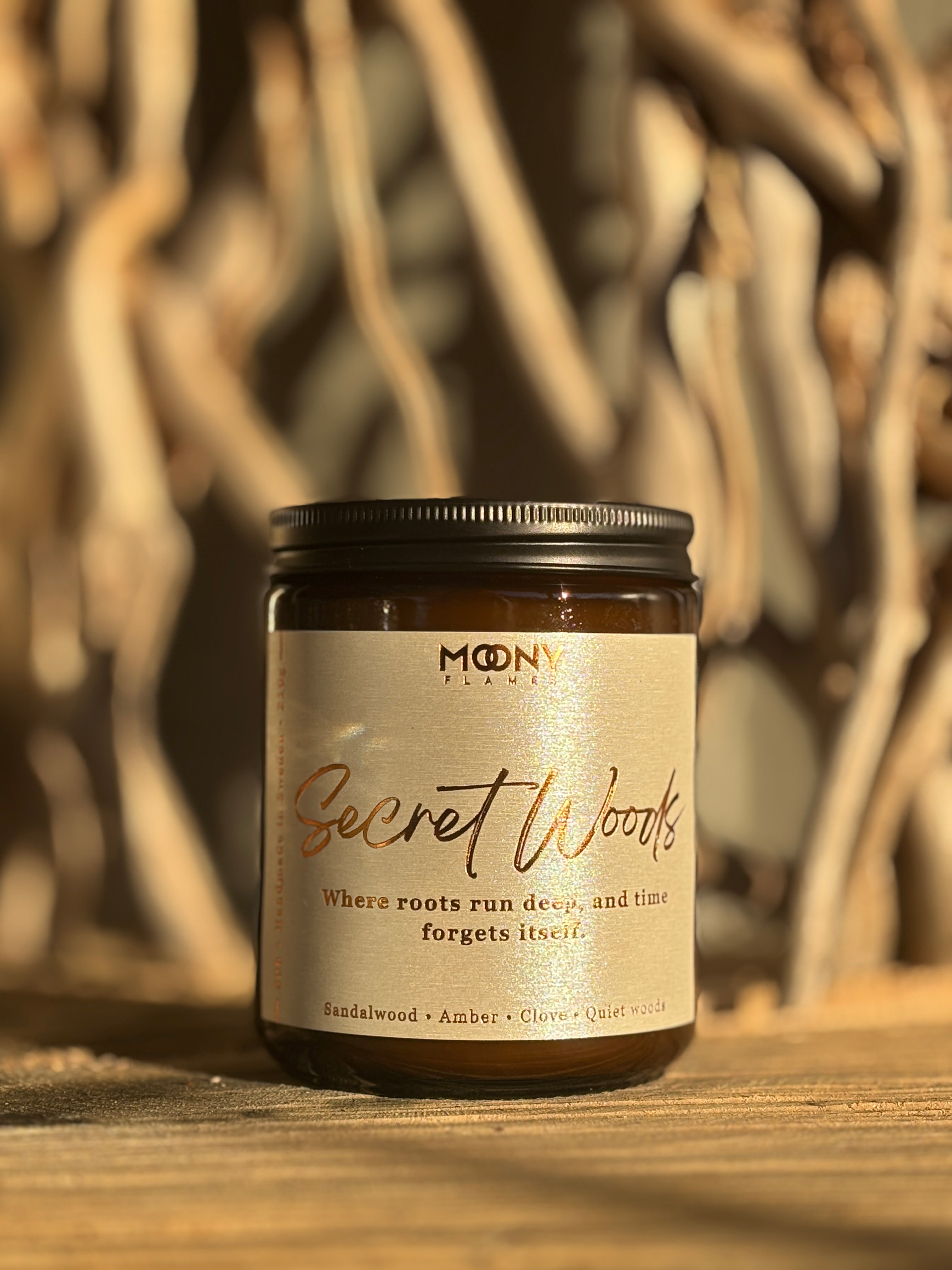 Secret Woods - Doft av kryddiga trätoner  & amber