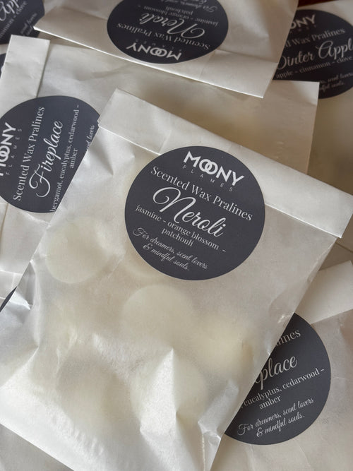 Moony Flames doftpraliner i papperspåse. Man ser flera apperspåsar ligga på varandra.