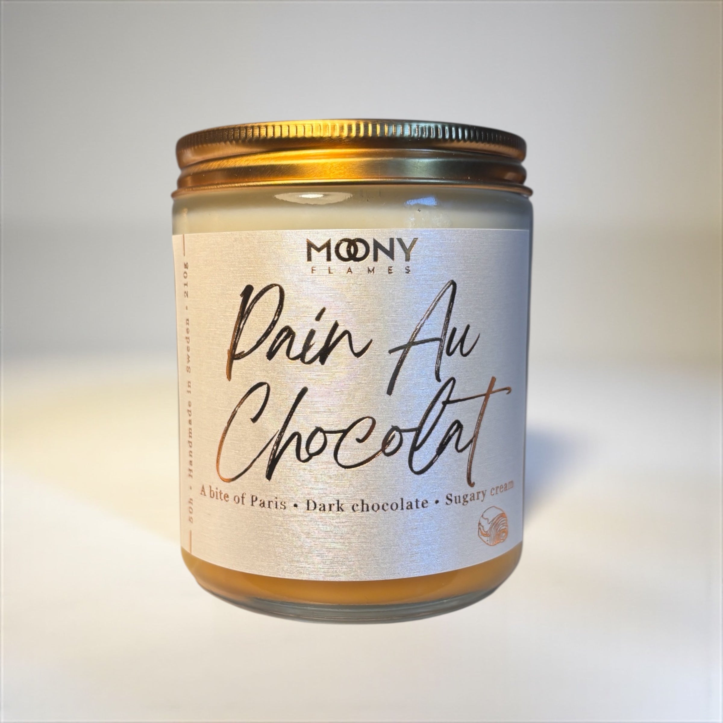 Pain Au Chocolat – Handcrafted scented candle with notes of warm chocolate, pastry & vanilla