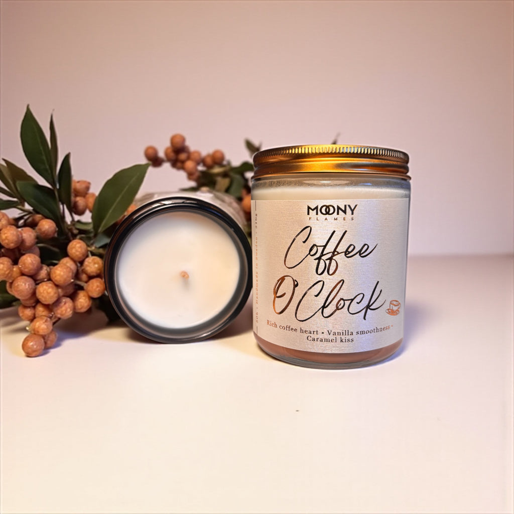 Coffee O’Clock – Handgjort doftljus i glasburk med doft av kaffe, karamell & rostade nötter