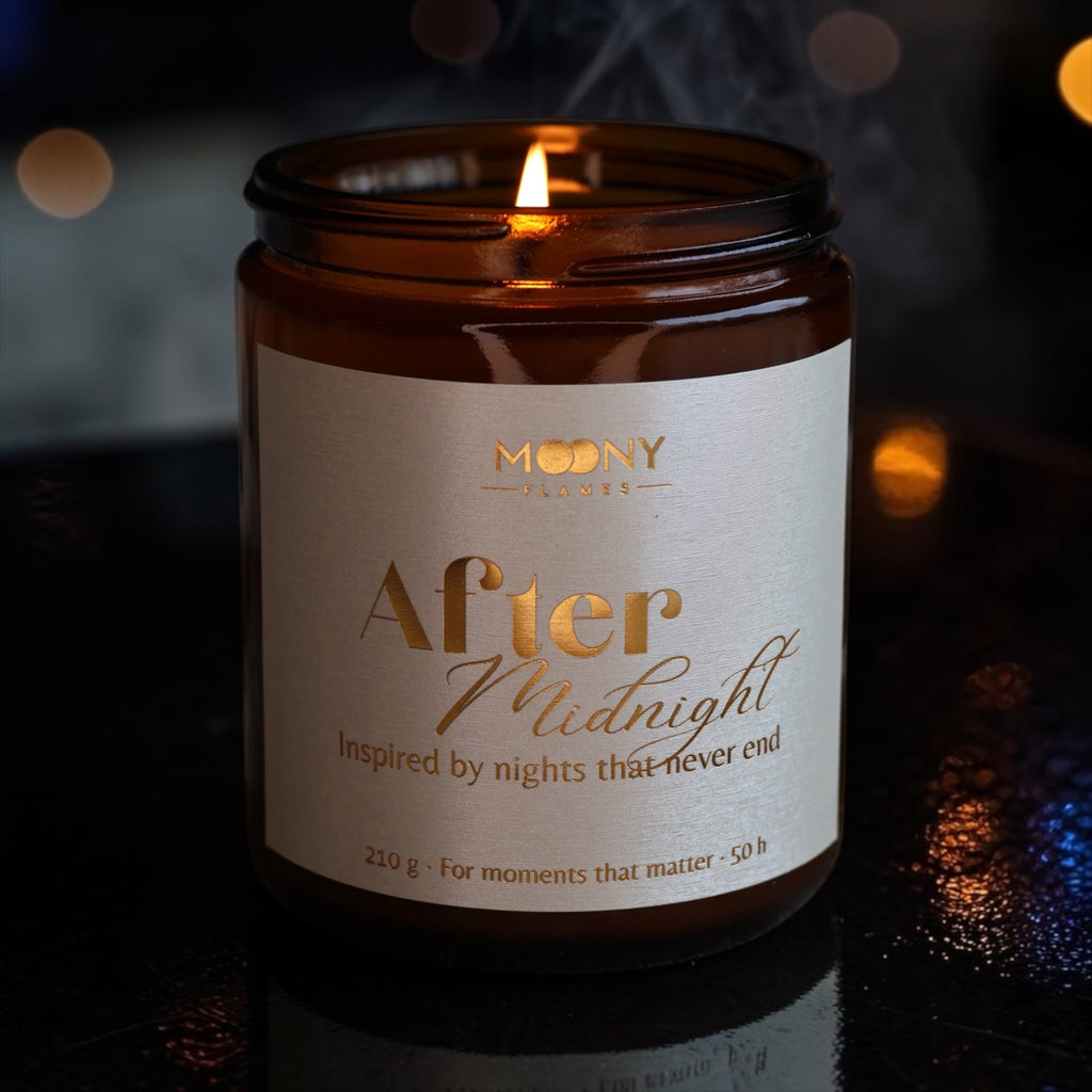 Lyxigt doftljus från Moony Flames i kvällsljus – inspirerat av sena nätter och djup atmosfär