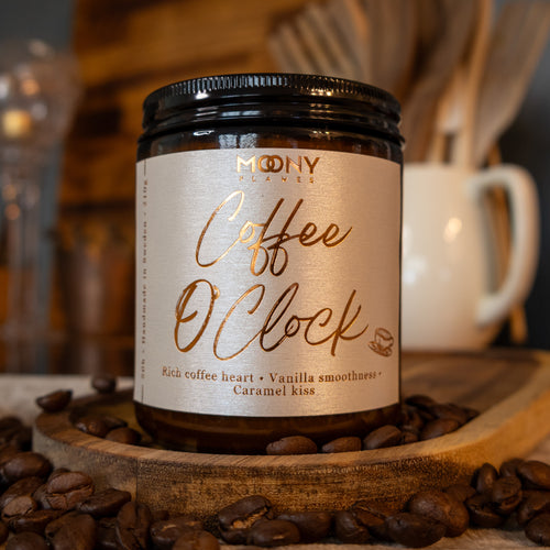 Handgjort doftljus från Sverige med kaffedoft – Coffee O’Clock, ett bra doftljus för slow living och mysiga morgnar