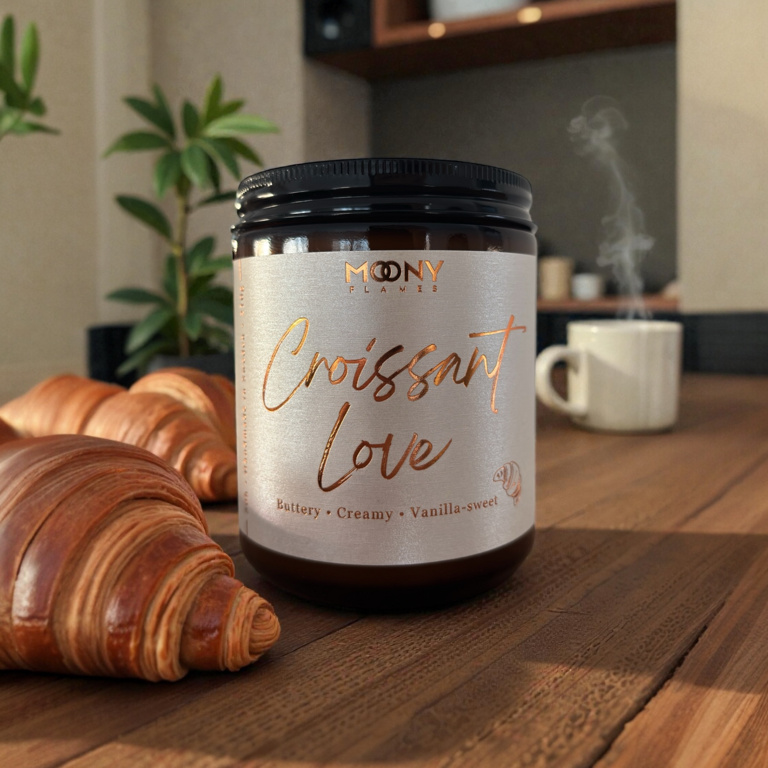 Handgjort doftljus med doft av croissant, vanilj och nybakat – skapar en varm och mysig känsla i hemmet