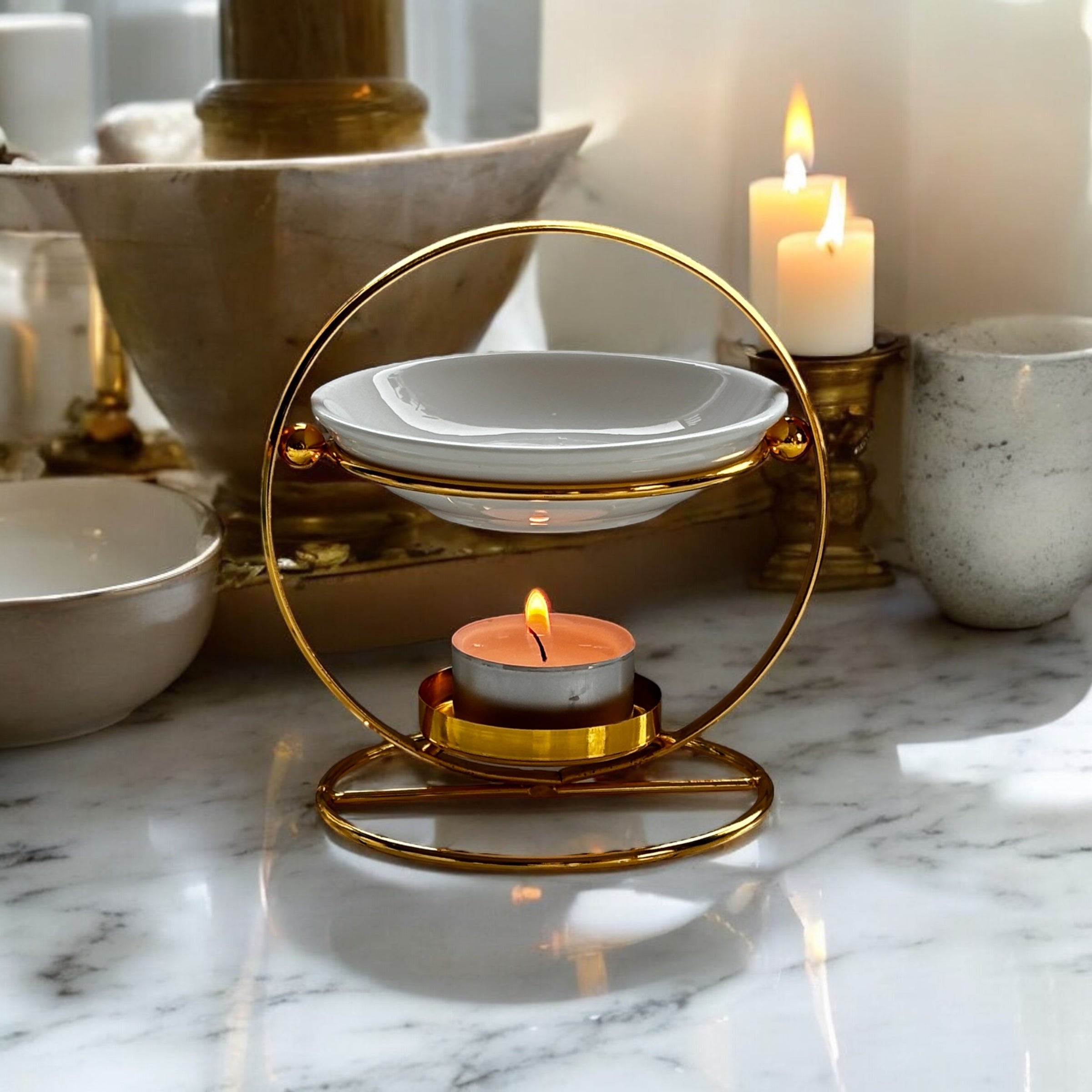 Lume aromalampa i guldmetall – elegant doftlampa för doftvax och eteriska oljor, med ljus.