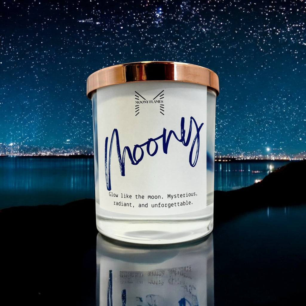 Moony - Moony Flames handgjort doftljus, marmorerat i unika färger, växtbaserat vax, veganskt ljus, miljövänligt doftljus, stad i bakgrund samt natthimmel.