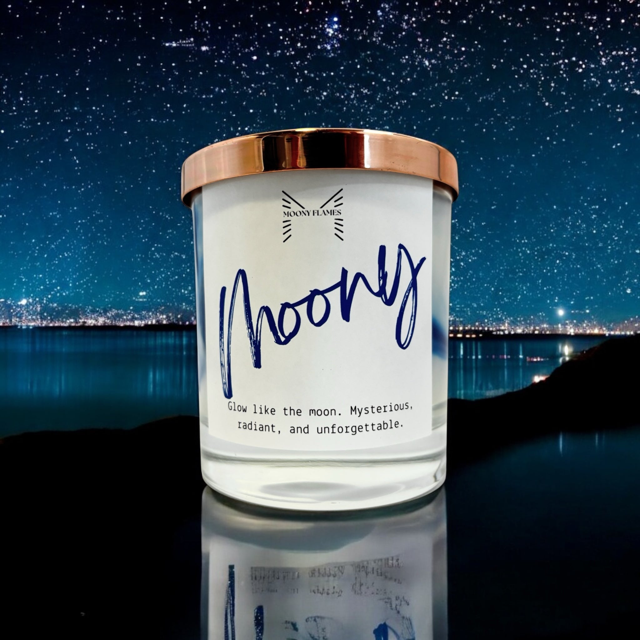Moony - Moony Flames handgjort doftljus, marmorerat i unika färger, växtbaserat vax, veganskt ljus, miljövänligt doftljus, stad i bakgrund samt natthimmel.