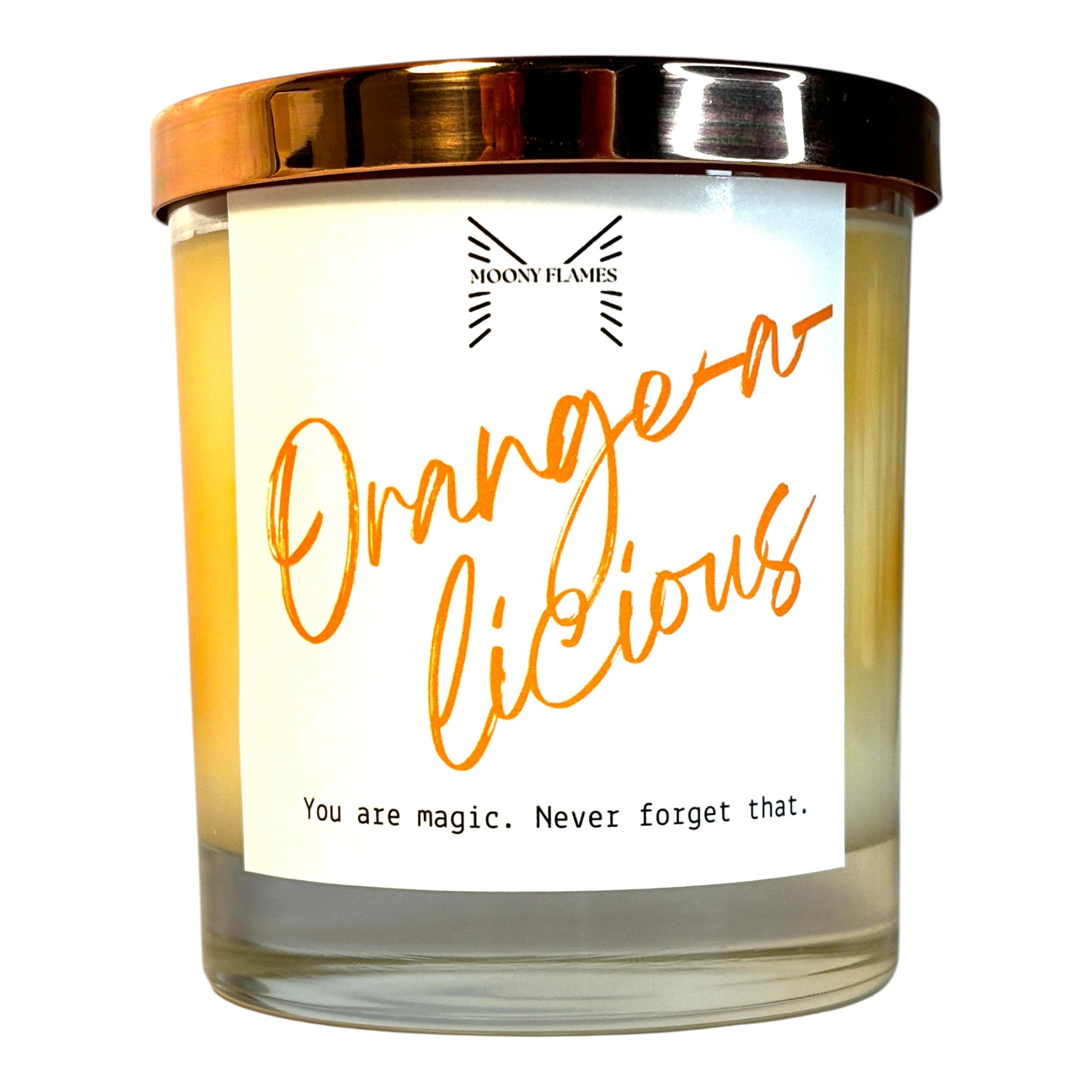 Orange-a-licious handgjort doftljus, marmorerad design med svenskt växtbaserat vax, veganskt och miljövänligt doftljus från Moony Flames, framsida.