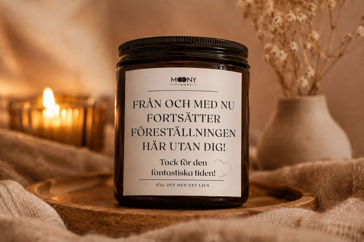 Personligt doftljus med egen text – handgjord personlig present, avskedspresent och unik gåva från Moony Flames i Småland, Sverige.