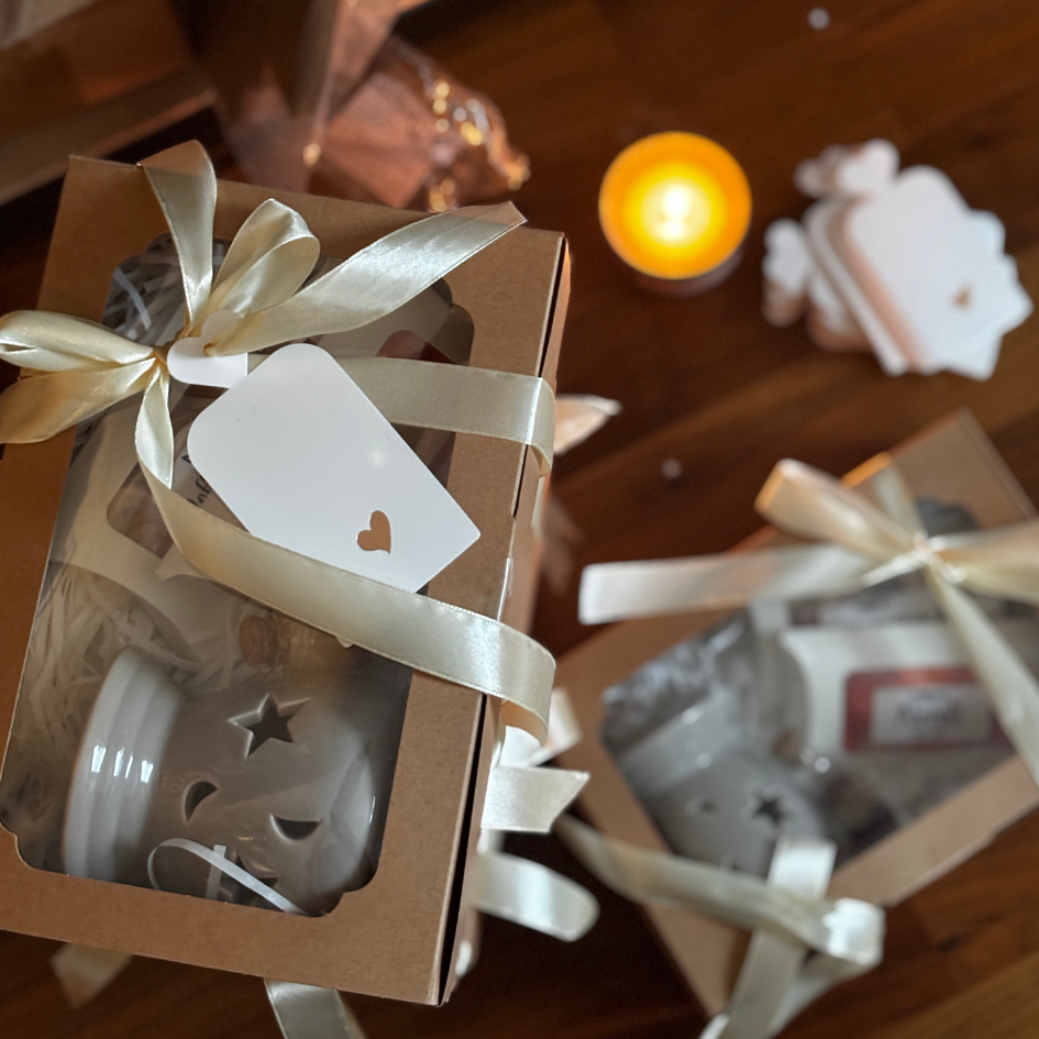 Presentbox med doftljus och aromalampa – handgjord gåva från Moony Flames